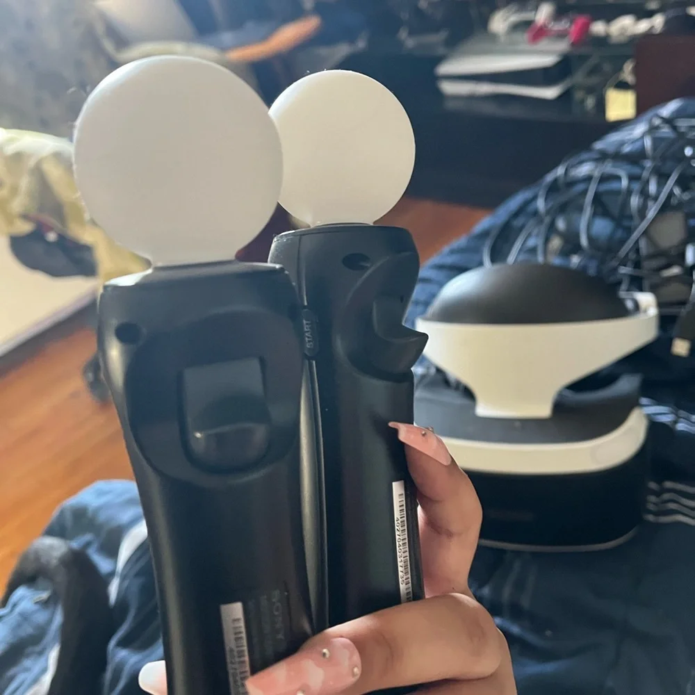 Sony PS4 Playstation VR Headset, 2 Motion Controllers, Sensor
